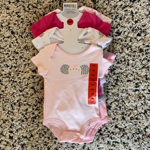 6 pack of 6-9 month onesies - new with tags
